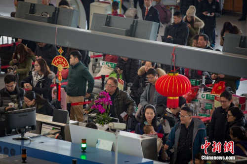 春节财经要闻一览：约615万中国人出境“买买买”