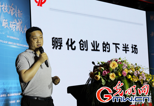 �����£�����һ���й���ɫ�Ĵ��´�ҵ�Ļ�