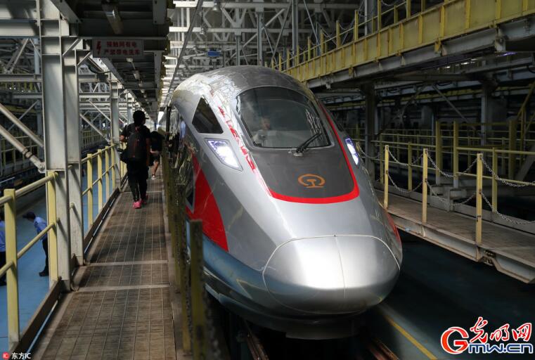 中国标准动车组复兴号 26日京沪高铁正式双