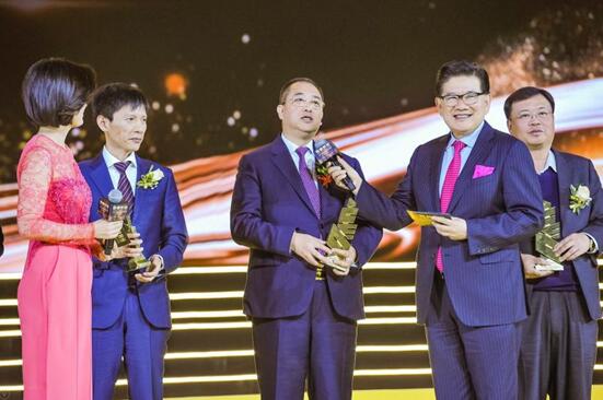 恒大总裁夏海钧荣获2017中国十大地产年度CE