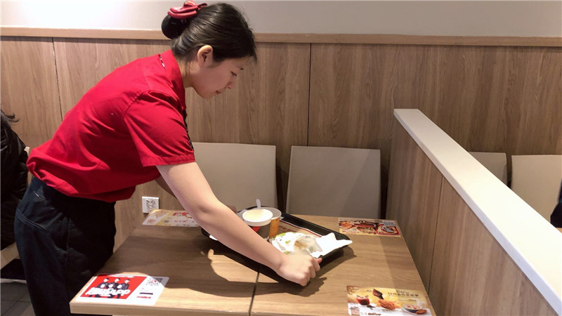 穿上这件制服,一切都不一样了