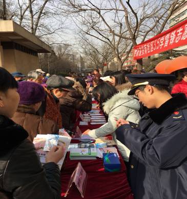 渤海银行北京分行学雷锋纪念日开展公益活动