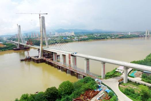 全国首座大跨度高铁斜拉桥——昌赣高铁赣州赣江特大桥成功合龙