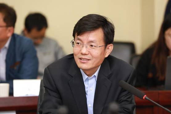 3月9日,宋术山向媒体记者娓娓道来福田汽车在打造智能服务新模式上的