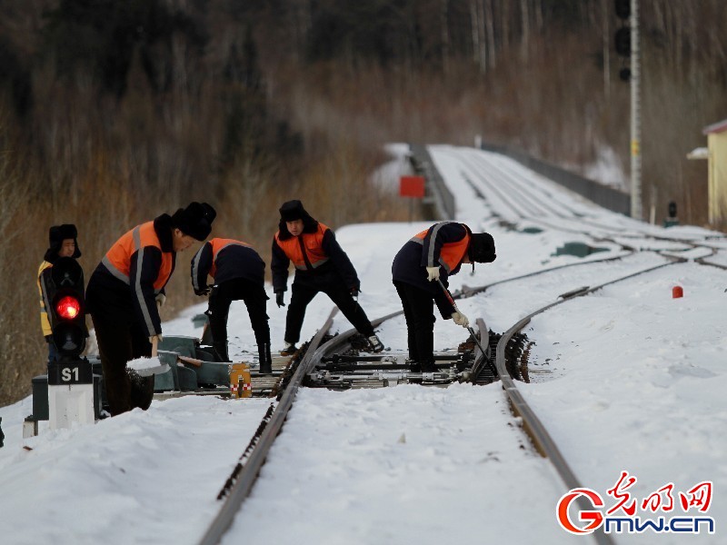 2020温暖春运人：他是枕头峰“守护神” 保障雪中铁路运行畅通