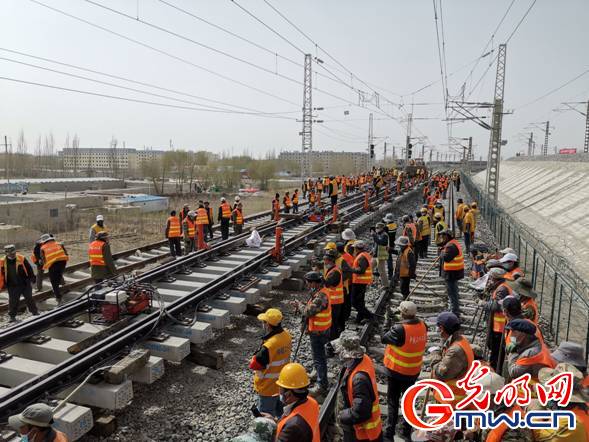 格库铁路与青藏铁路今日接轨 积极促进沿线地区脱贫致富