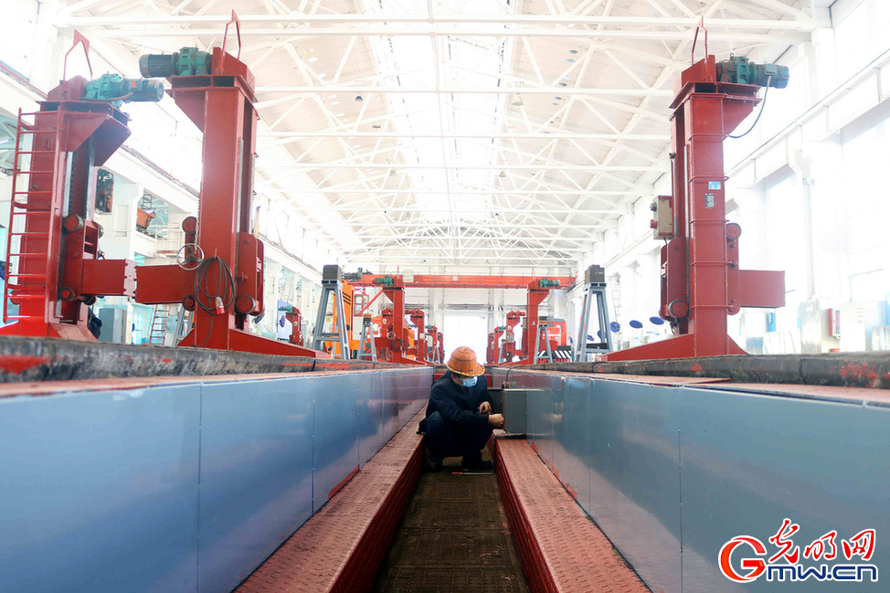 【2021温暖春运人】兢兢业业 火车维修人员为春运旅途站好每一班岗