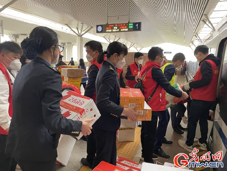 【组图】“守沪者联盟”丨河南郑州：开辟“装卸绿色通道”为援沪物资“加速度”