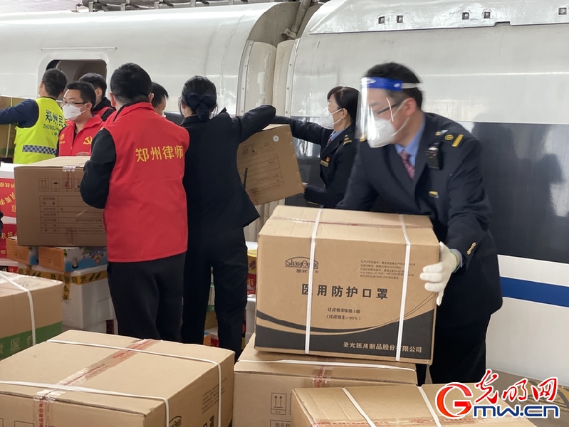【组图】“守沪者联盟”丨河南郑州：开辟“装卸绿色通道”为援沪物资“加速度”