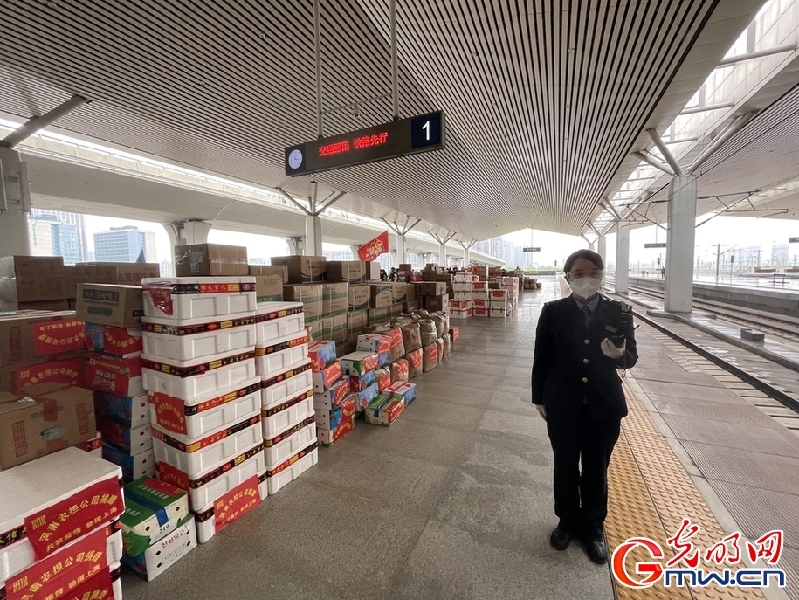 【组图】“守沪者联盟”丨河南郑州：开辟“装卸绿色通道”为援沪物资“加速度”