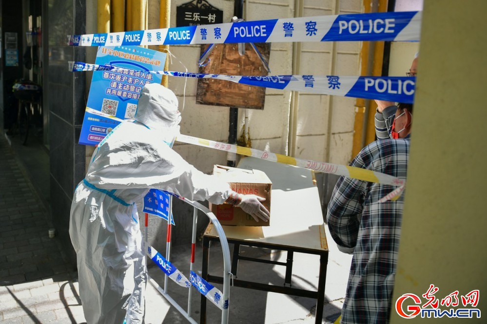 【图片故事】“守沪者联盟”丨“洋大白”：抗疫没有“老外”“老内”之分