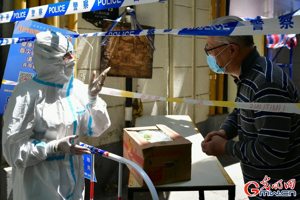 【图片故事】“守沪者联盟”丨“洋大白”：抗疫没有“老外”“老内”之分