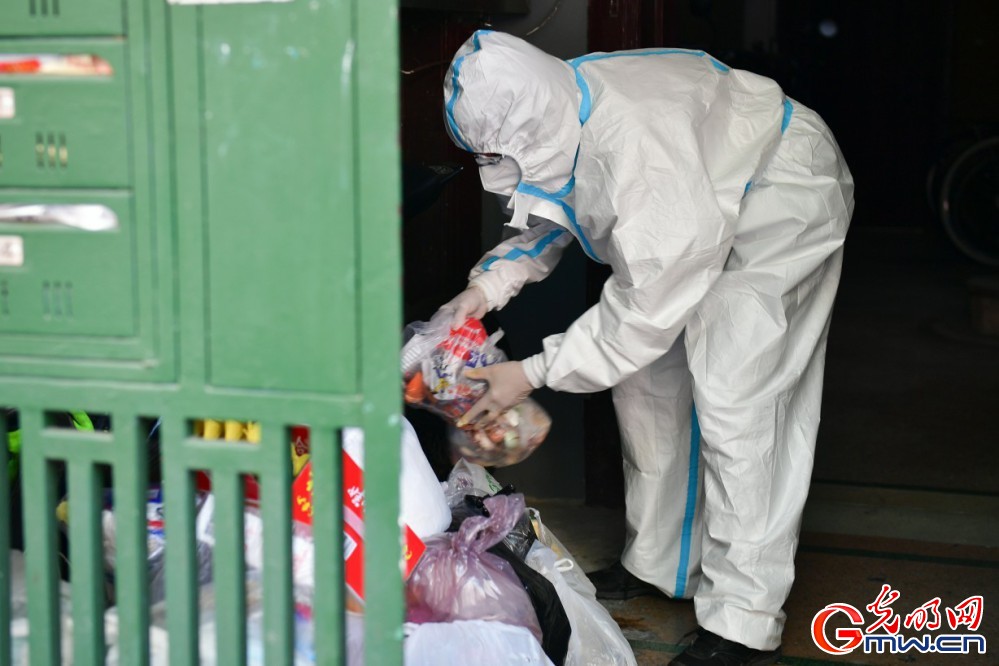 【图片故事】“守沪者联盟”丨“洋大白”：抗疫没有“老外”“老内”之分