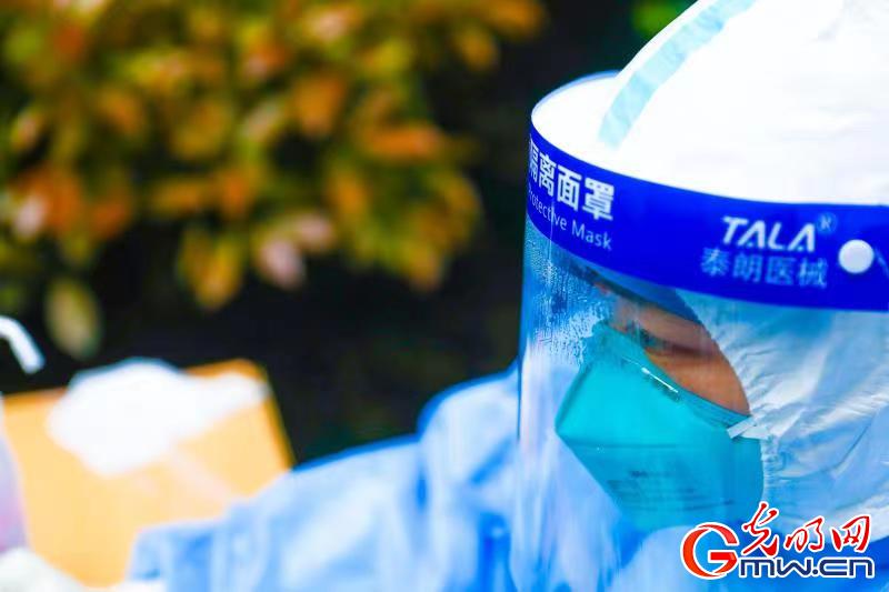 【组图】“守沪者联盟”丨24小时运行！上海医疗机构全力加快核酸检测速度