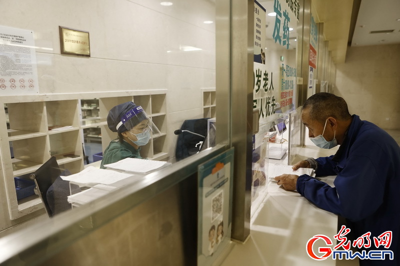 【组图】“守沪者联盟”丨上海：医院增设便民门诊 方便民众配药