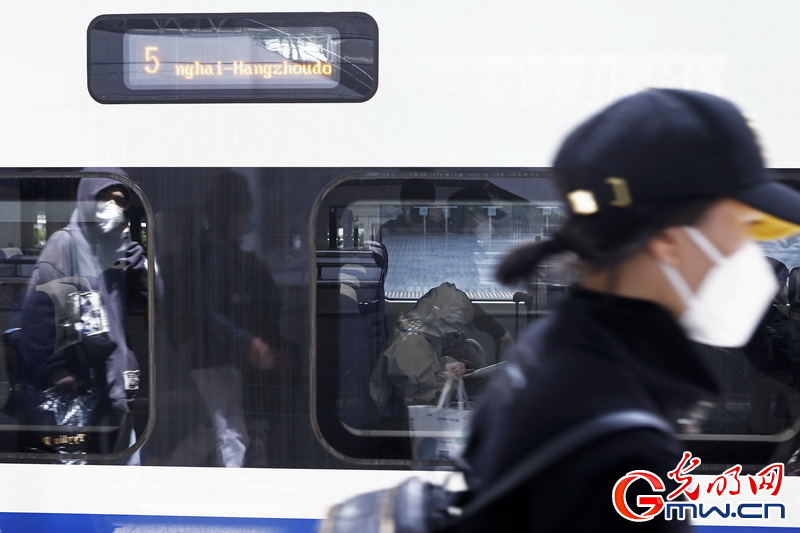 【组图】郊区部分公交线路开通试运营 上海明确乘公共交通防疫要求