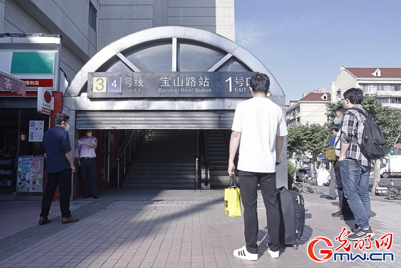 【组图】上海首批4条轨道交通和273条地面公交线路恢复运行