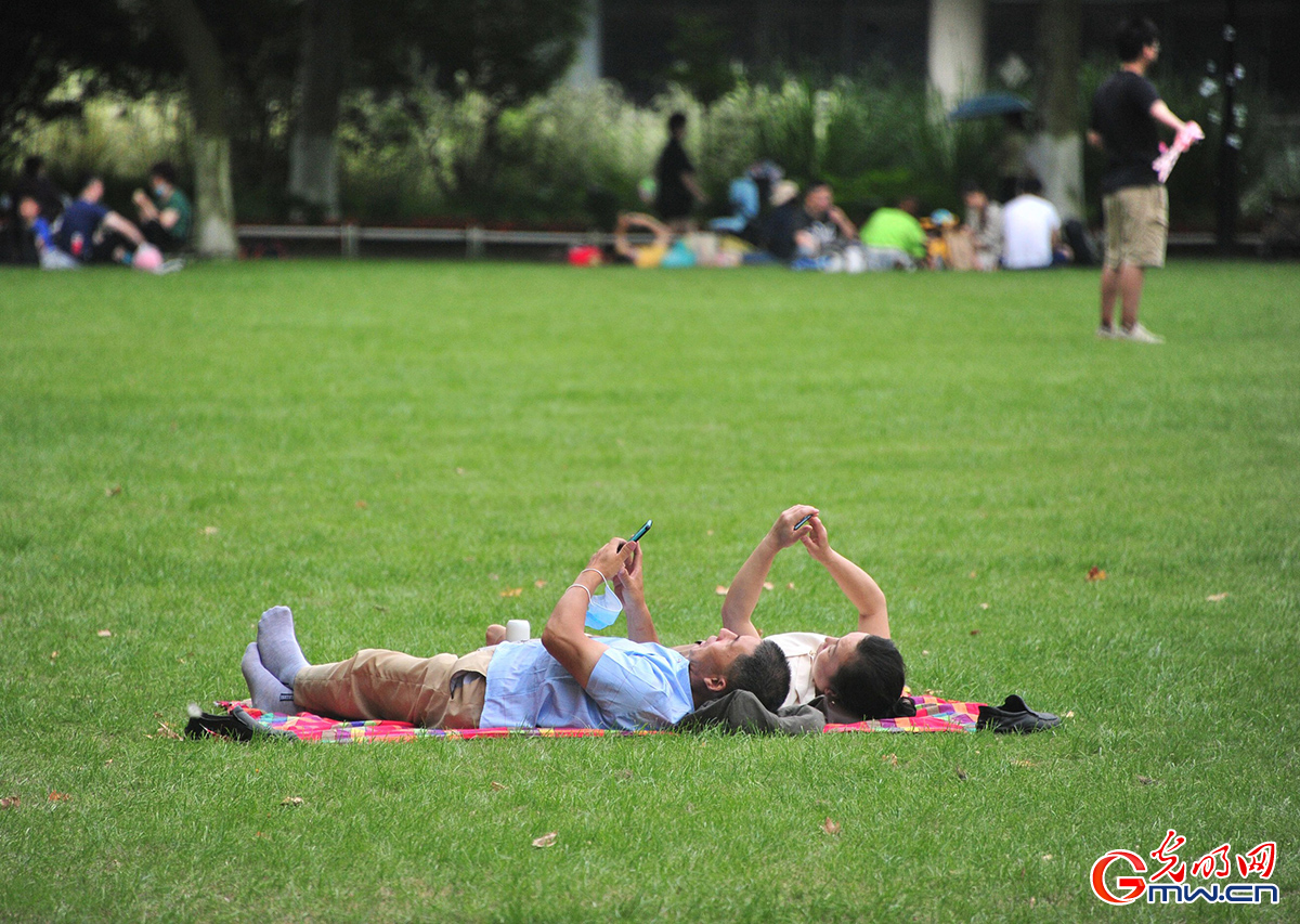 【组图】上海：端午小长假首日 世纪公园乐迎游客严而有序