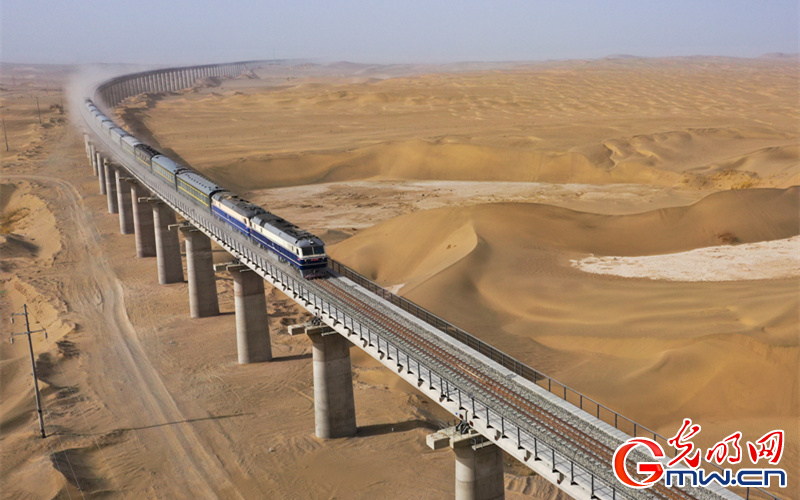 世界首个沙漠铁路环线形成！和田至若羌铁路6月16日开通运营