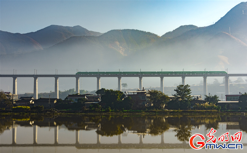 新成昆铁路12月26日全线贯通运营
