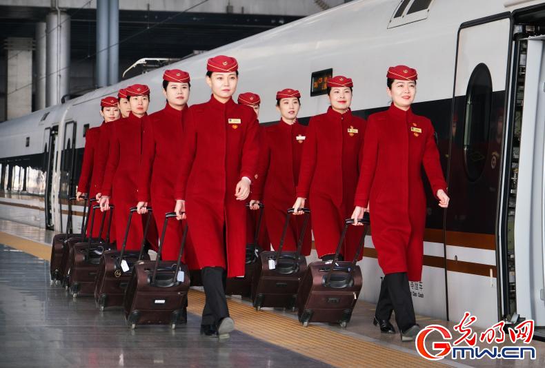 津兴城际铁路开通在即 乘务员进行岗前培训