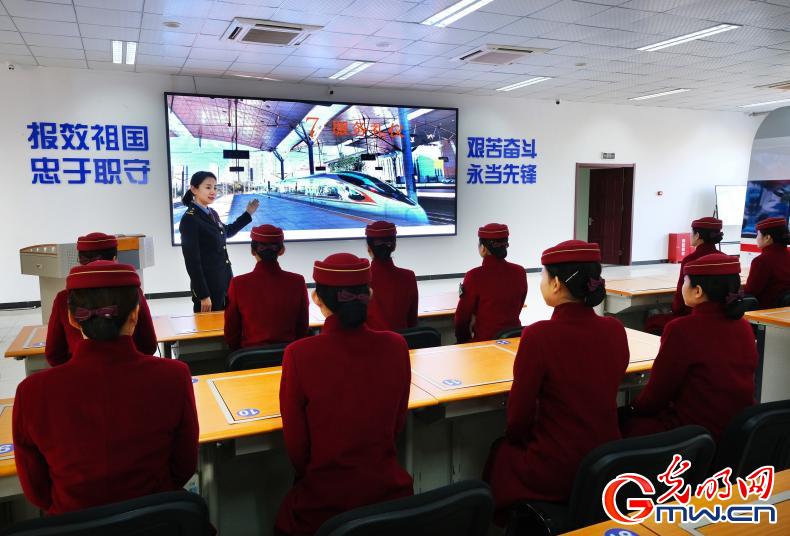 津兴城际铁路开通在即 乘务员进行岗前培训