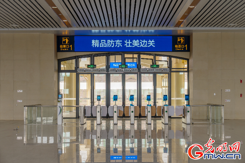广西防城港至东兴铁路今日开通运营 促进边境旅游和经贸往来