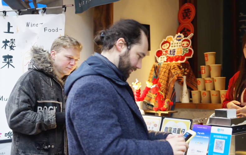 春节各地“特色经济”百花齐放 黄河路年夜饭消费同比涨8倍 春节各地“特色经济”百花齐放 黄河路年夜饭消费同比涨8倍