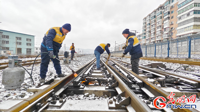 铁路部门积极应对雨雪冰冻天气 保障旅客平安出行