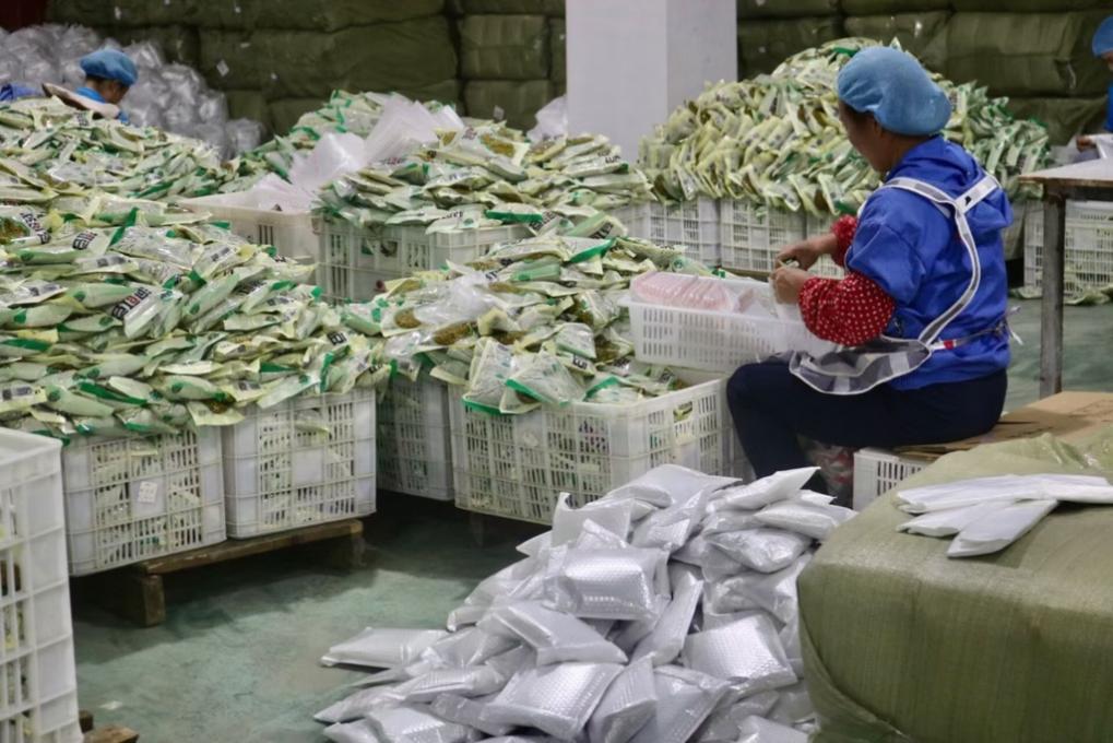 “黔货”热销 贵州特色产业带规模化入驻电商平台