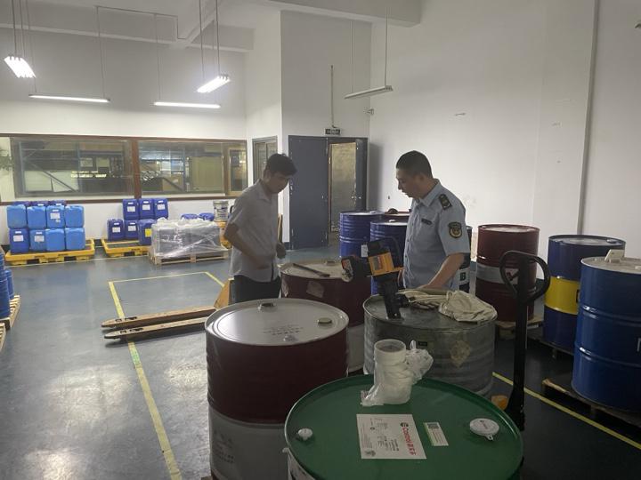 南郊街道“空中利剑”出鞘 无人机巡航助力黑加油点整治全覆盖