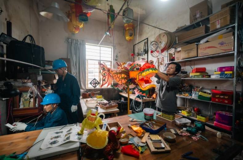 电诊灯彩工坊 守护非遗之光
