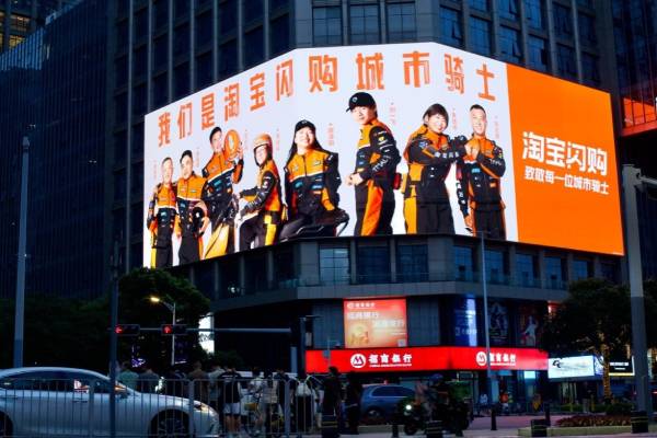 全国劳模、巾帼标兵、外卖诗人……他们为城市骑士代言