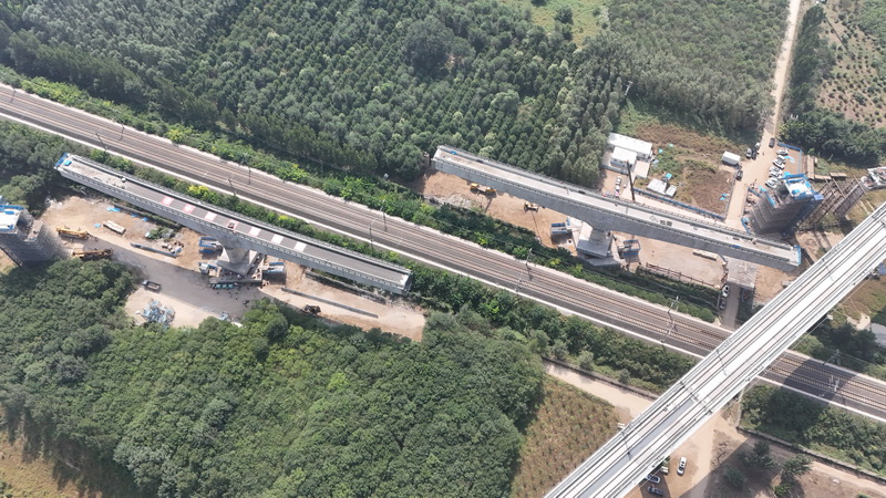 雄商高铁雄安枢纽跨津保铁路转体桥成功转体