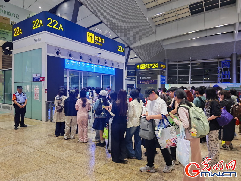 国铁北京局首次开行“歌迷专列”护航歌迷旅客顺利返程