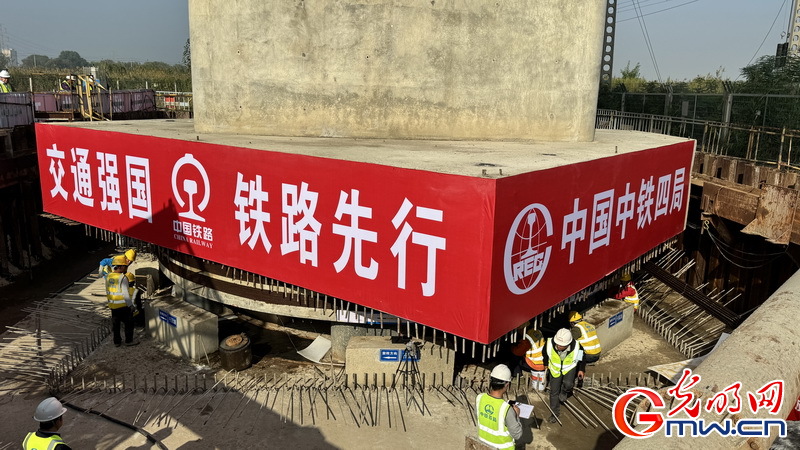 京滨城际铁路东丽特大桥跨北环铁路连续梁转体成功