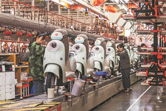 电动车企业忙生产赶订单