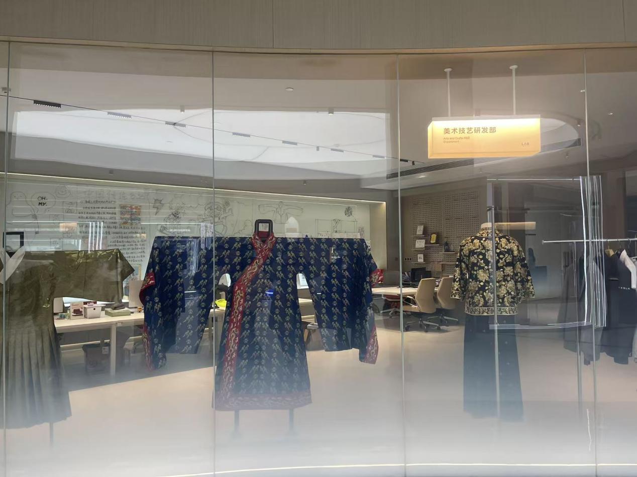 当传统纺织遇见数字革命：海澜之家与京东的协同进化之路