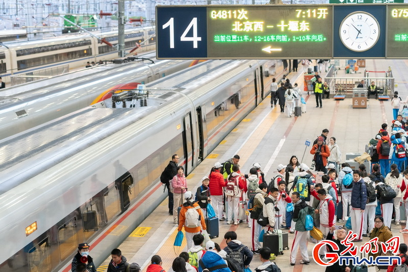 高铁研学专列：千名师生乘“移动课堂”南下丹江口溯源