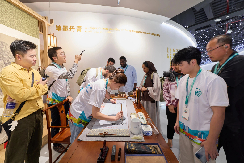 招商局“C Me Fly海外青少年物流研学营”第二期圆满结营