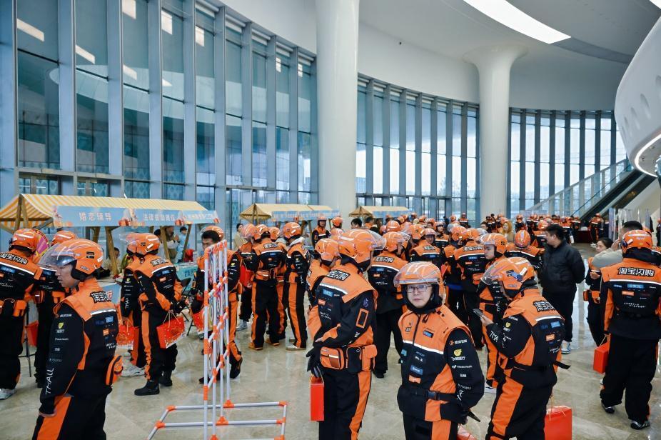 淘宝闪购全国46城加码骑士“衣食住行用”暖冬保障