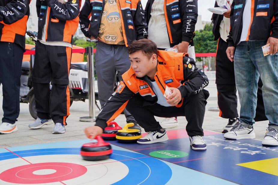 淘宝闪购全国46城加码骑士“衣食住行用”暖冬保障