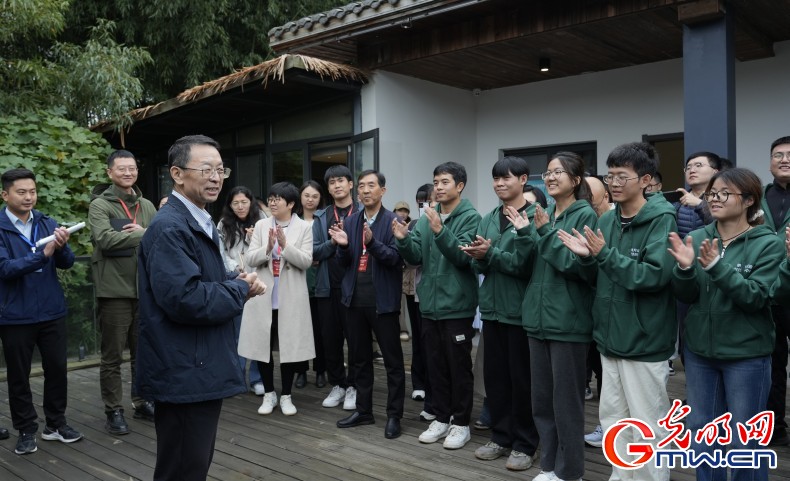 从纸面到田间 在泥土中培育新时代“兴农人”