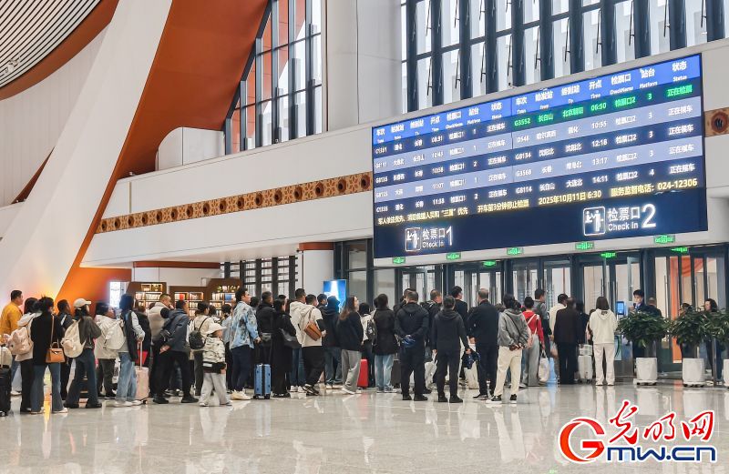 沈白高铁开通带火长白山冰雪游客