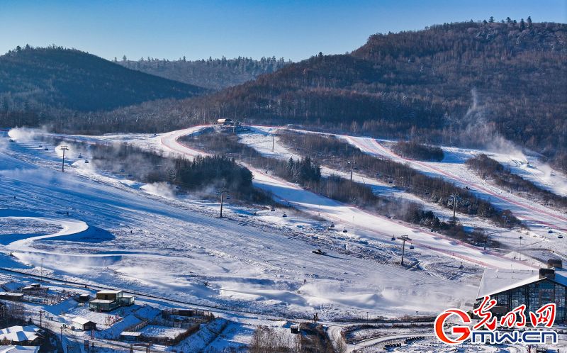 沈白高铁开通带火长白山冰雪游客