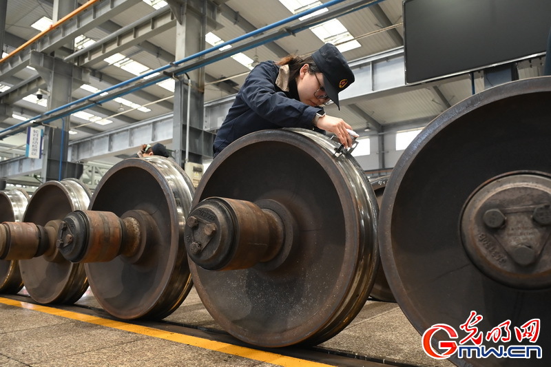 2026春运进行时丨“车辆医生”检修忙