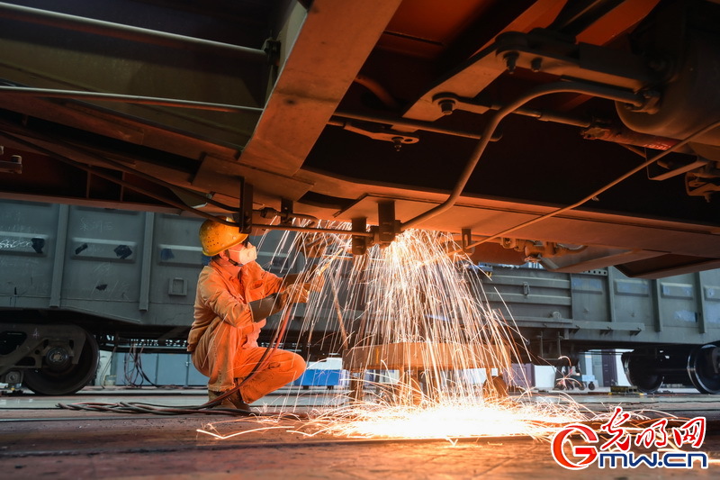 2026春运进行时丨“车辆医生”检修忙