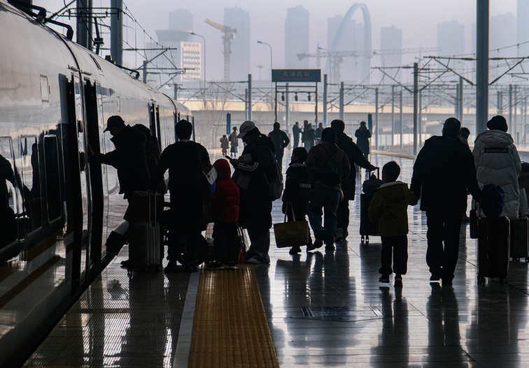 严把旅客舌尖上的食品安全