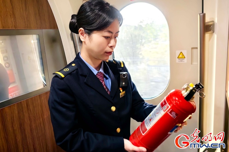 2026春运进行时丨铁轨映初心：记三位女车长的春运守护