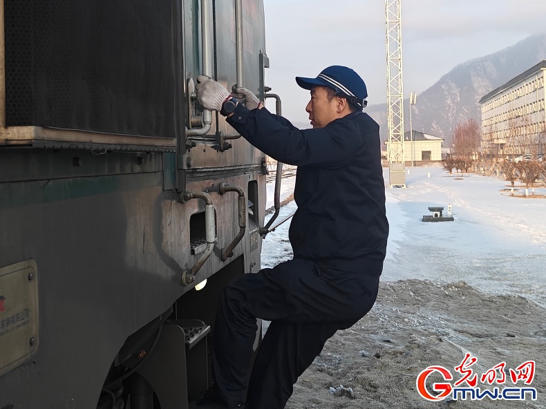 2026春运进行时丨和谐班组迎战严寒 守护春运平安